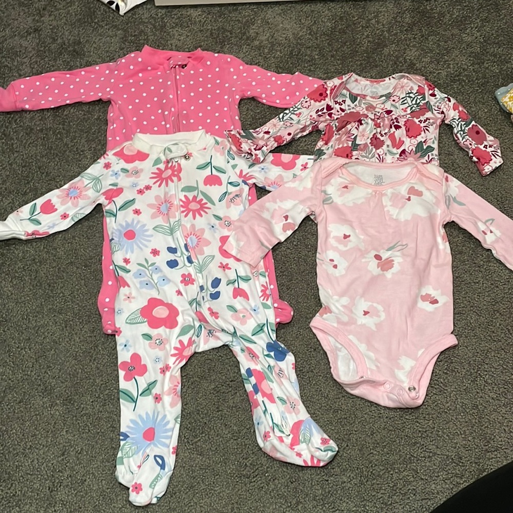 BUNDLE!! Baby girls pjs and bodysuit’s!!